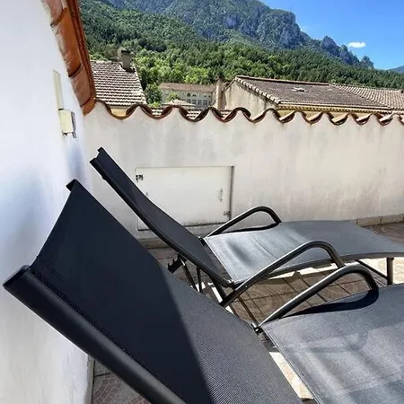 Charming Townhouse With Stunning Pyrenees Views - Close To A Swimming Pool - Sleeps 6