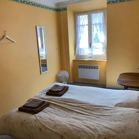 Charming Townhouse With Stunning Pyrenees Views - Close To A Swimming Pool - Sleeps 6 度假居 *