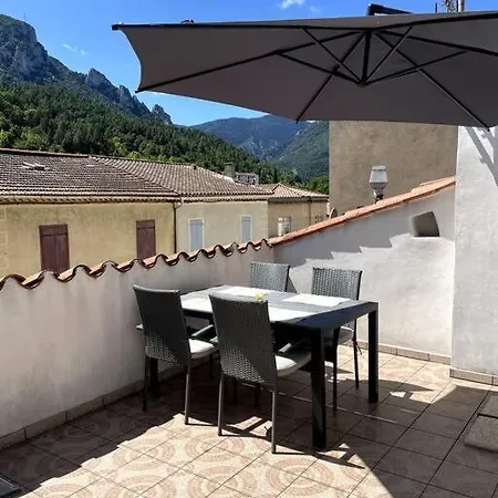 Charming Townhouse With Stunning Pyrenees Views - Close To A Swimming Pool - Sleeps 6 阿克萨