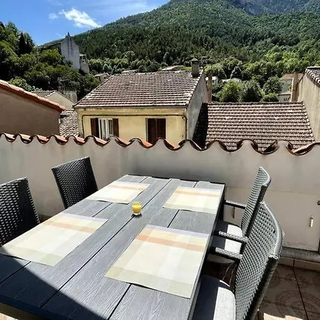 Charming Townhouse With Stunning Pyrenees Views - Close To A Swimming Pool - Sleeps 6 *