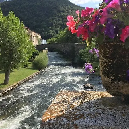 Charming Townhouse With Stunning Pyrenees Views - Close To A Swimming Pool - Sleeps 6 度假居 *