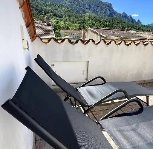 Townhouse In Southern France With A Wonderful View And Close To A Swimming Pool