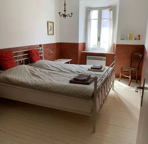 Townhouse In Southern France With A Wonderful View And Close To A Swimming Pool Axat