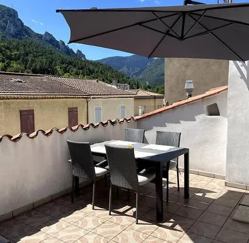 Townhouse In Southern France With A Wonderful View And Close To A Swimming Pool Axat