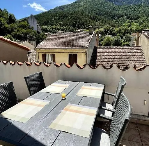 Townhouse In Southern France With A Wonderful View And Close To A Swimming Pool *